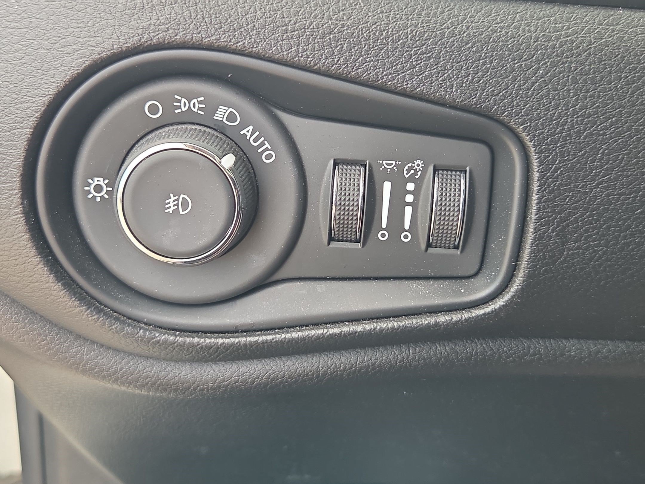 Used 2020 Jeep Renegade Sport w/ UConnect 7.0 Group FWD image 22