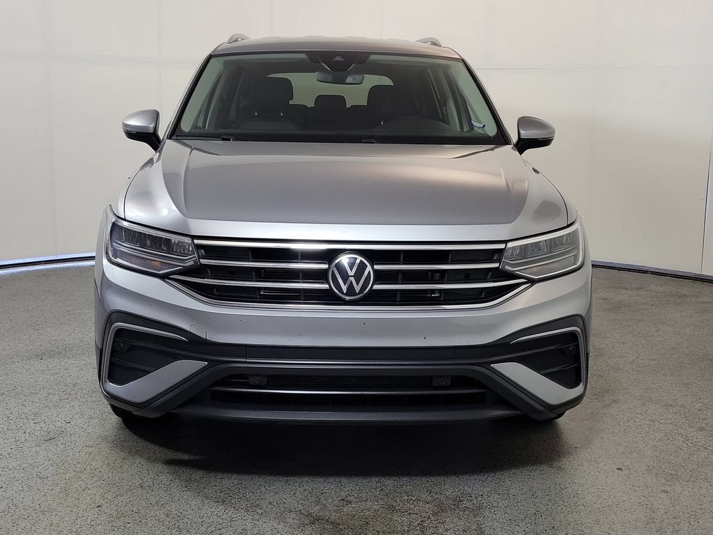 Used 2023 Volkswagen Tiguan SE FWD image 2