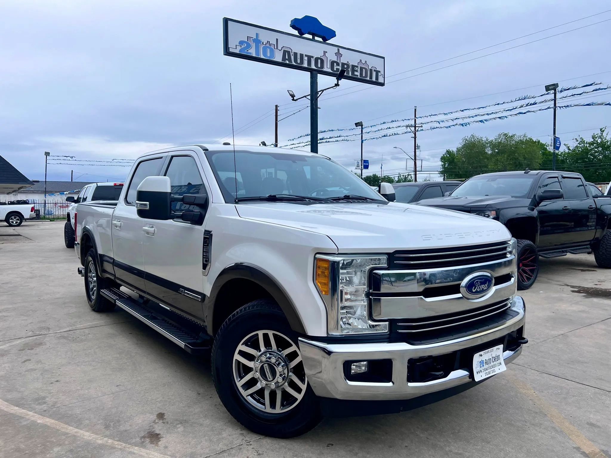 Used 2017 Ford F250 Lariat w/ Lariat Value Package RWD image 1