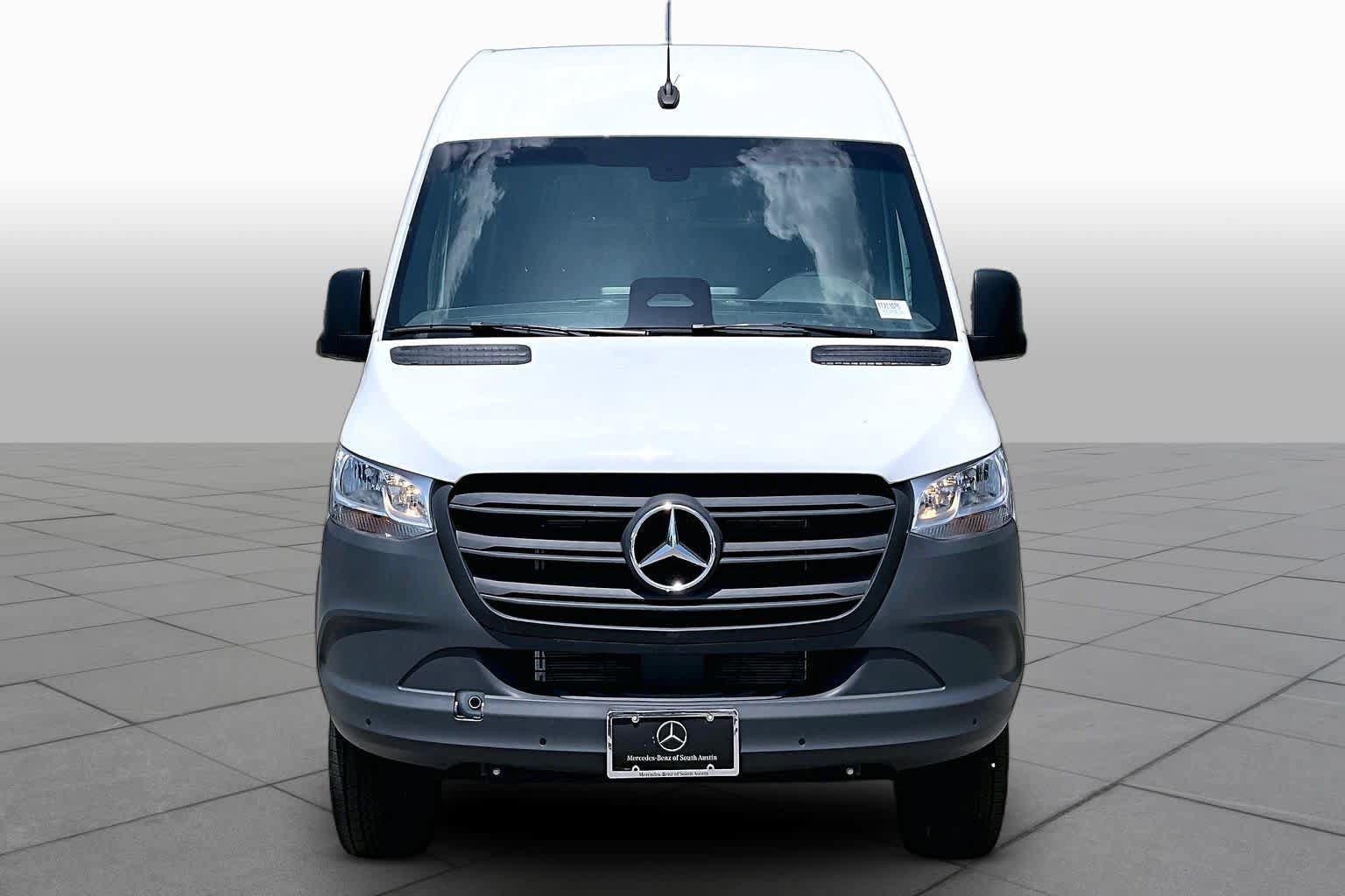 Used 2025 Mercedes-Benz Sprinter 2500 image 4