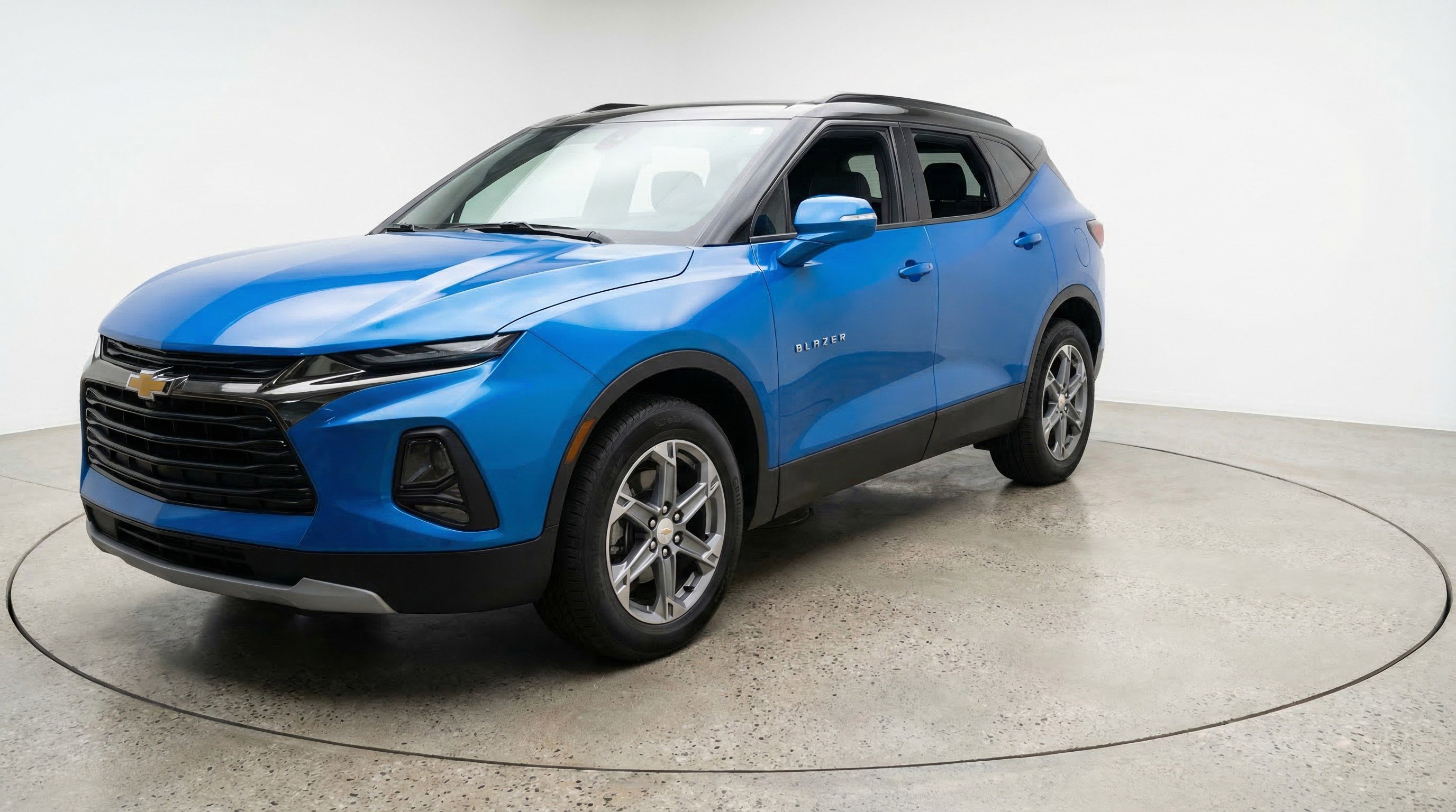 Used 2025 Chevrolet Blazer LT FWD image 3