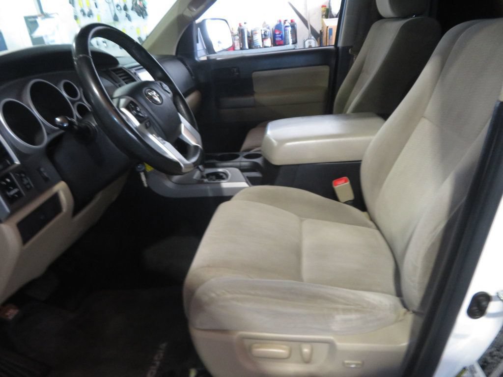 Used 2015 Toyota Sequoia SR5 AWD/4WD image 18