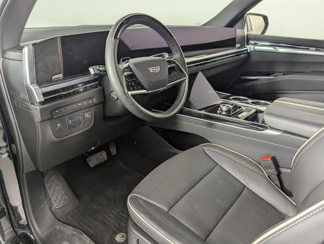 Used 2025 Cadillac Escalade ESV Sport w/ Touring Package image 11