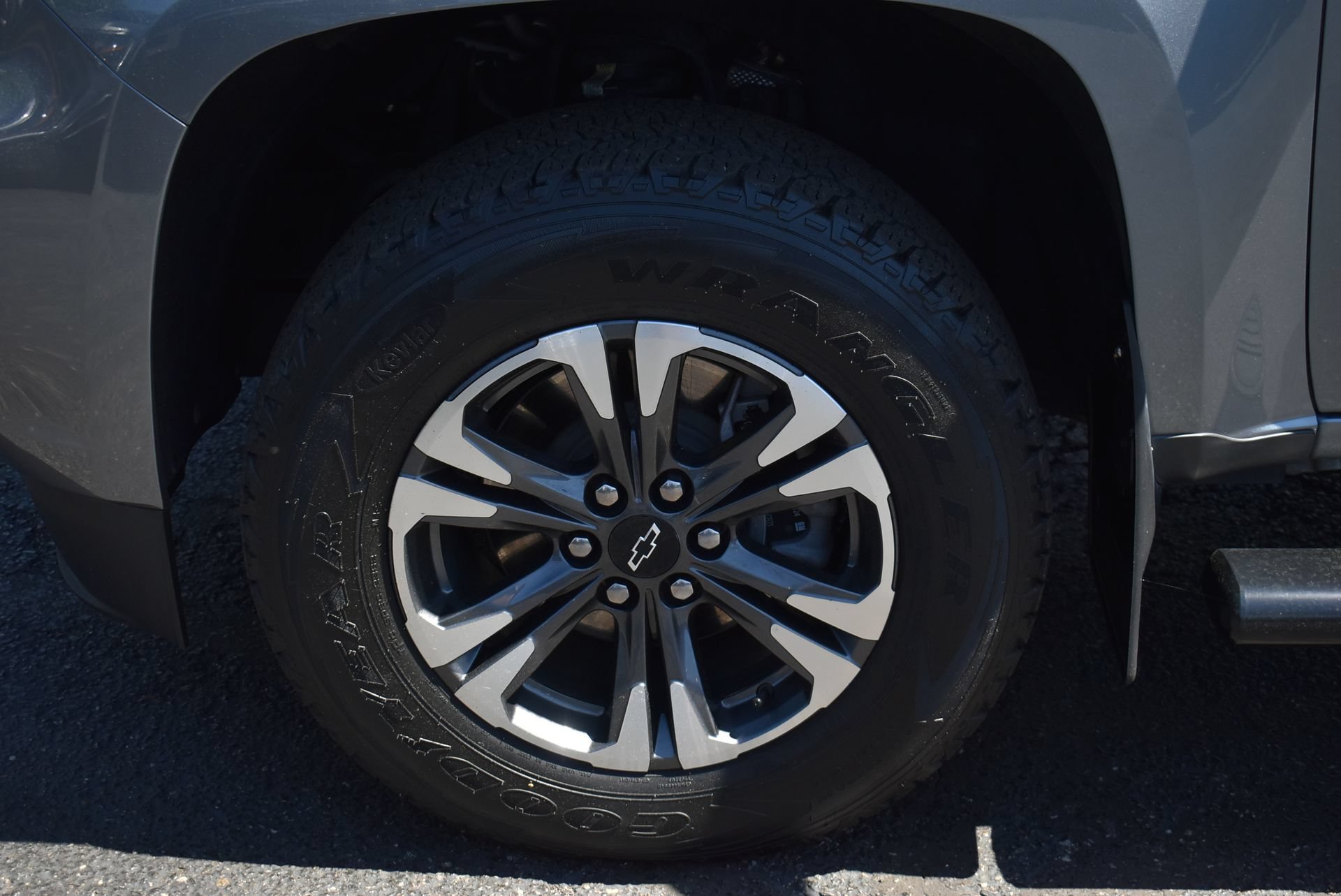 Used 2022 Chevrolet Colorado Z71 AWD/4WD image 9