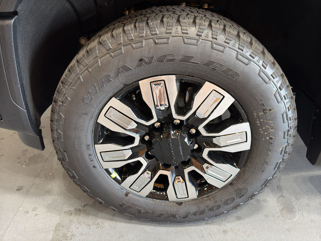 New 2026 GMC Sierra 2500 Denali w/ Technology Package AWD/4WD image 9