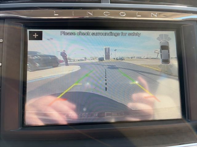 Used 2017 Lincoln Continental Select image 18