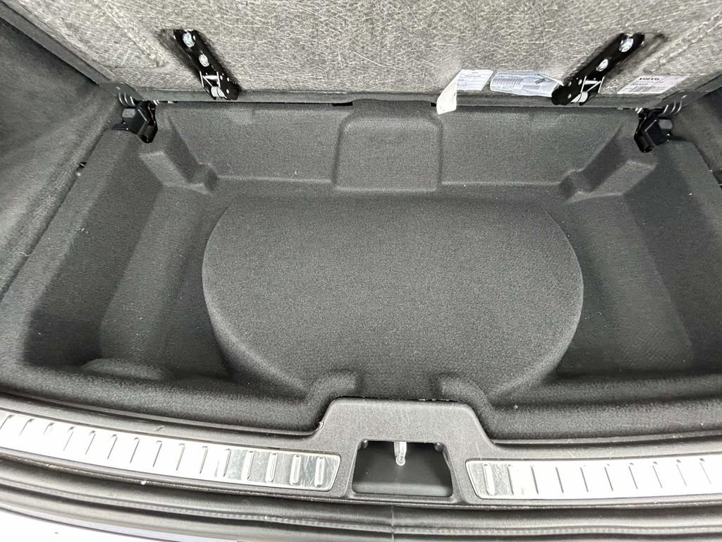 Used 2017 Volvo XC90 T6 Momentum w/ Vision Package image 19