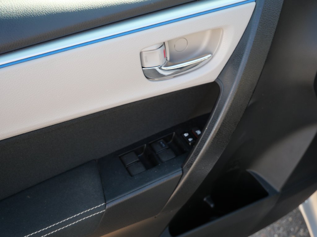 Used 2016 Toyota Corolla LE FWD image 22