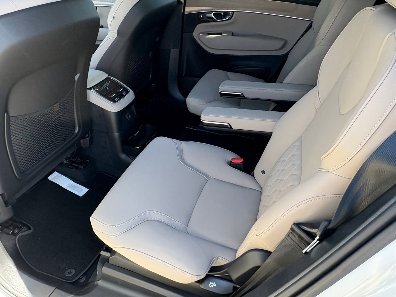 New 2026 Volvo XC90 T8 Plus image 23