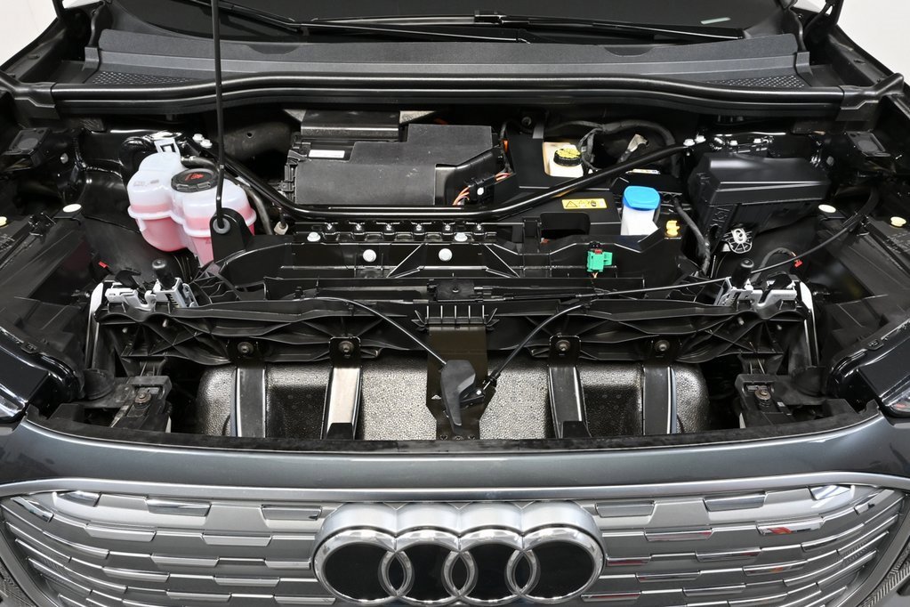 Used 2024 Audi Q4 e-tron Premium image 31