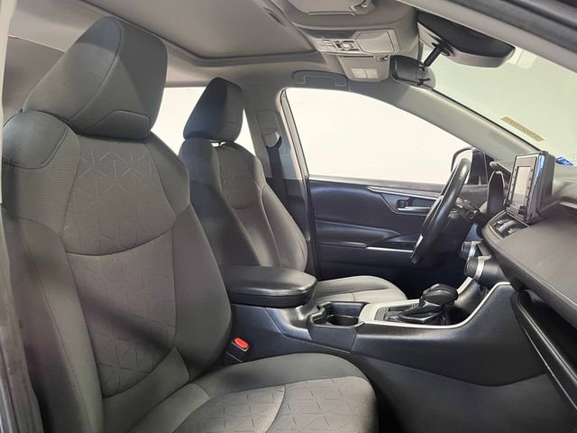 Used 2020 Toyota RAV4 XLE w/ Convenience Package image 10