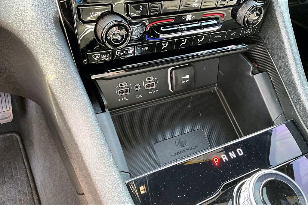 Used 2024 Jeep Grand Cherokee L Laredo w/ Luxury Tech Group I image 30