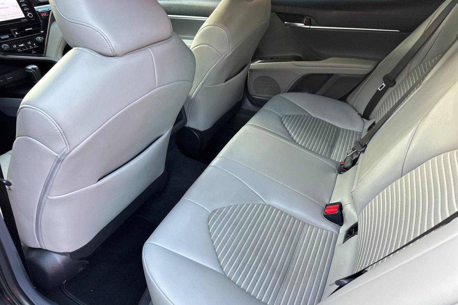 Used 2022 Toyota Camry SE image 12