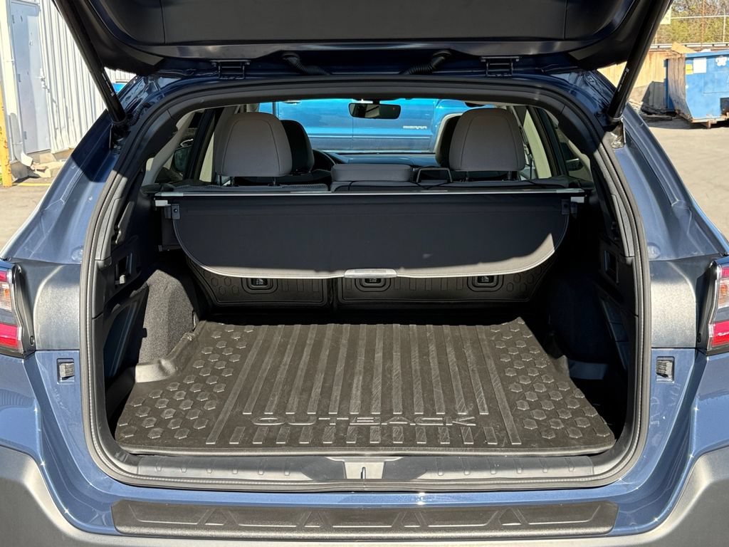 Used 2025 Subaru Outback Premium AWD/4WD image 24