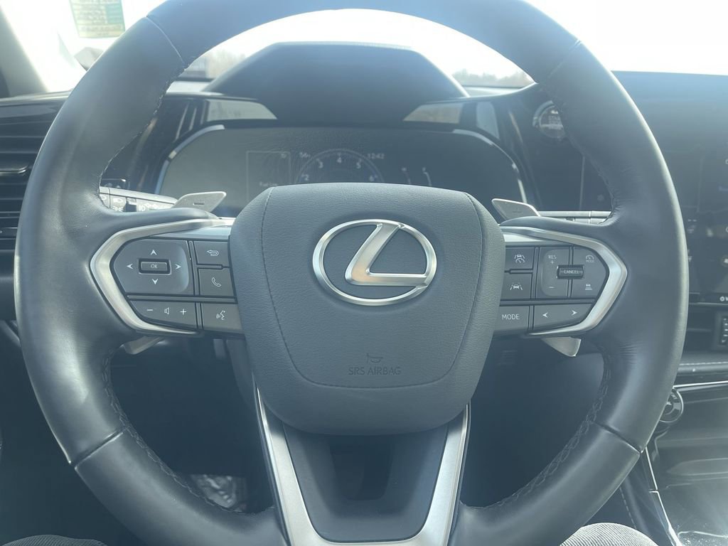 Used 2025 Lexus NX 250 FWD w/ Accessory Package (Z2) image 18