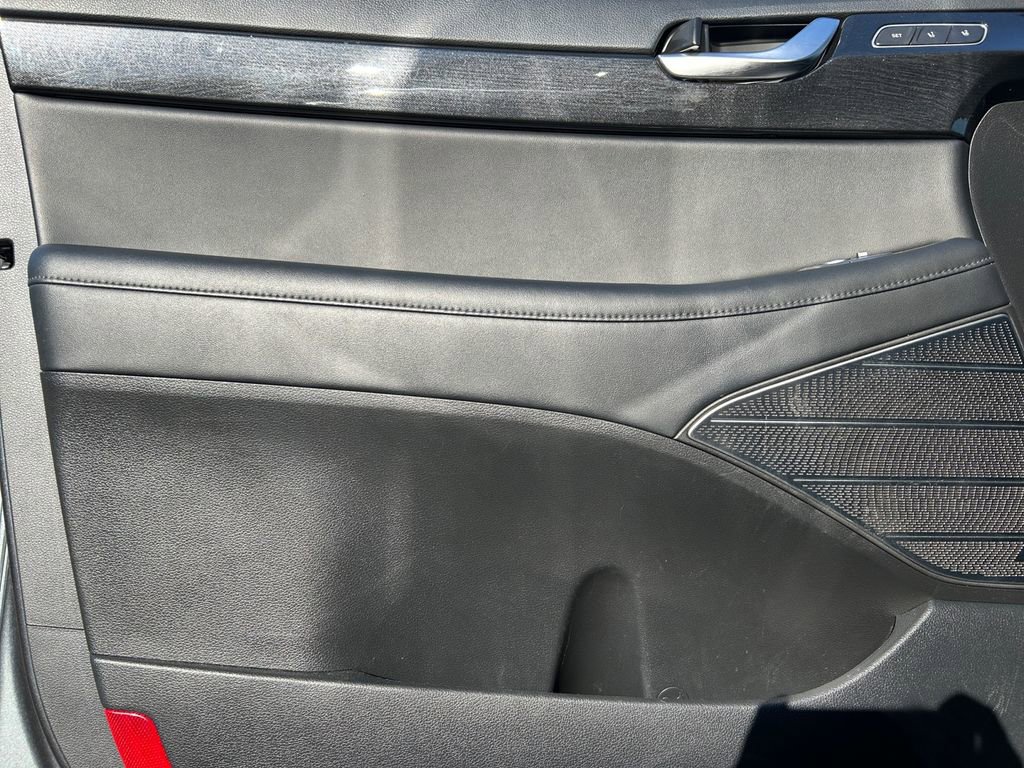 Used 2021 Hyundai Palisade Limited w/ Winter Package image 23