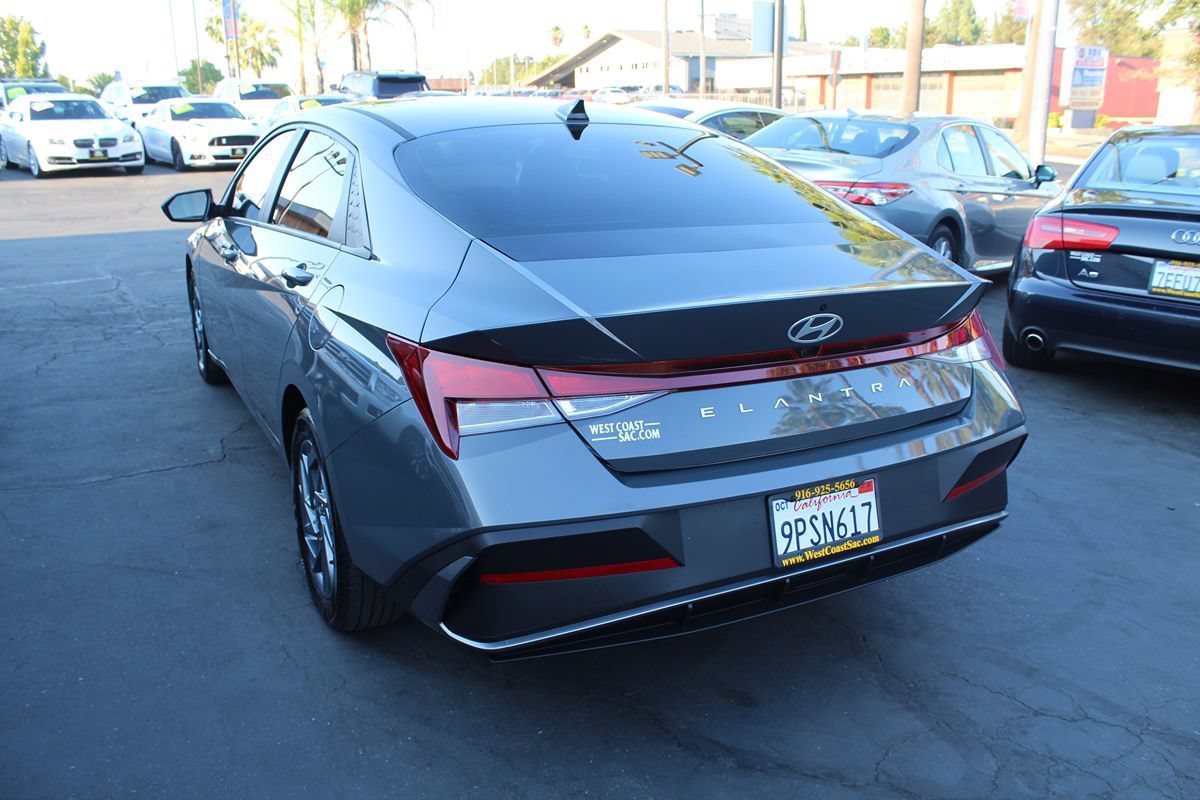 Used 2024 Hyundai Elantra SEL FWD image 5