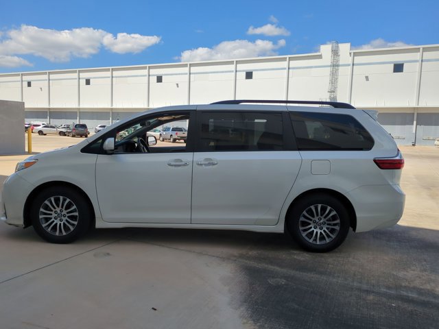 Used 2018 Toyota Sienna XLE Premium image 7