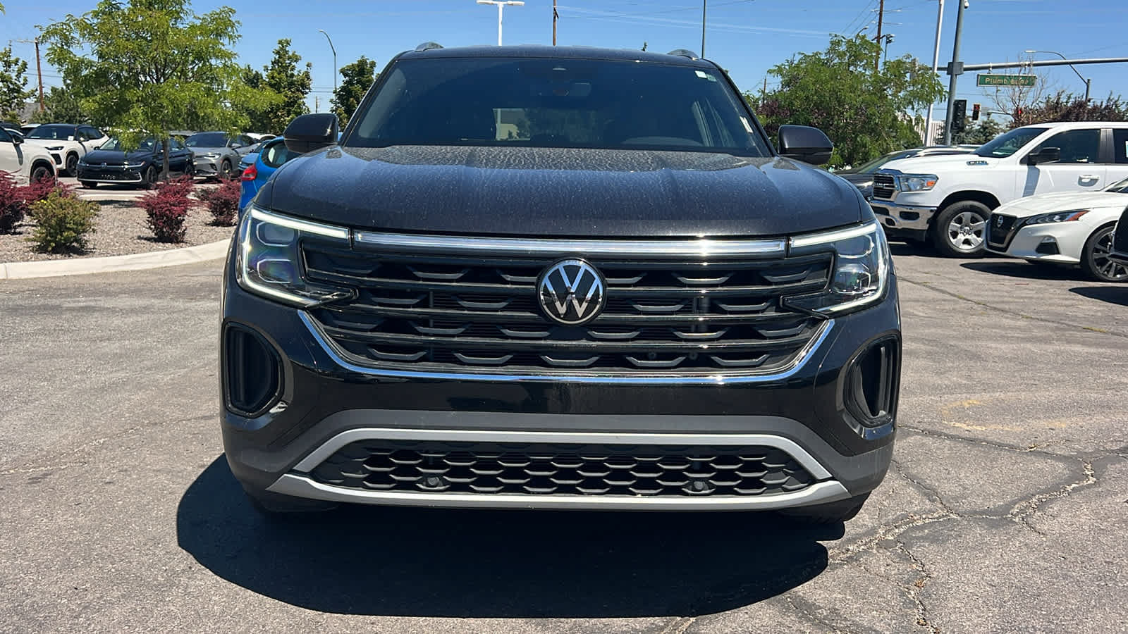 Used 2025 Volkswagen Atlas Cross Sport SE AWD/4WD image 2
