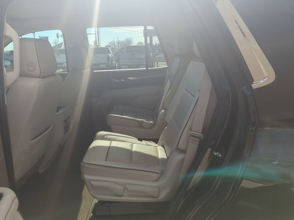 Used 2021 GMC Yukon Denali w/ Denali Premium Package image 20