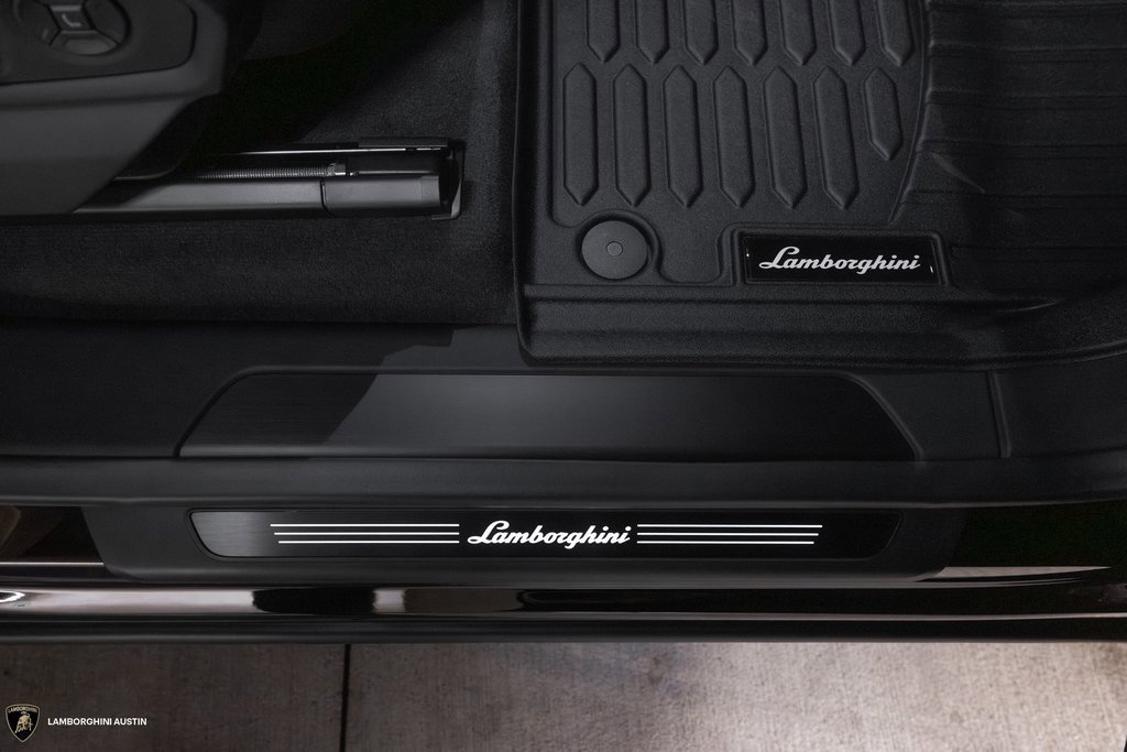 Used 2025 Lamborghini Urus SE image 49