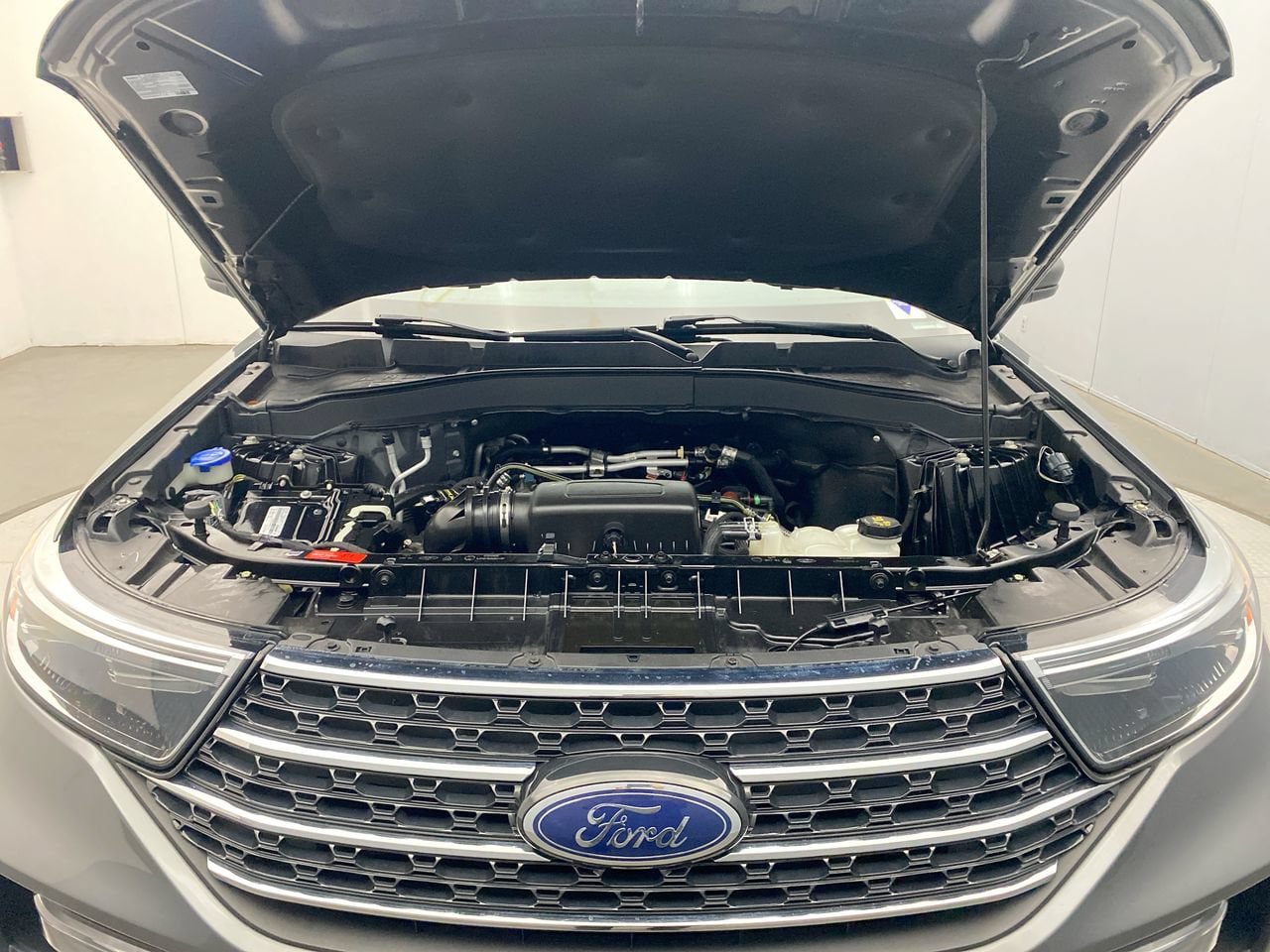 Used 2021 Ford Explorer XLT w/ Equipment Group 202A AWD/4WD image 11