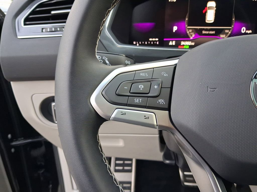 Used 2023 Volkswagen Tiguan SE R-Line FWD image 20