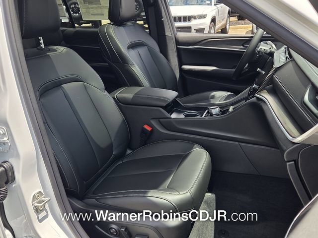 New 2026 Jeep Grand Cherokee L Limited RWD image 17