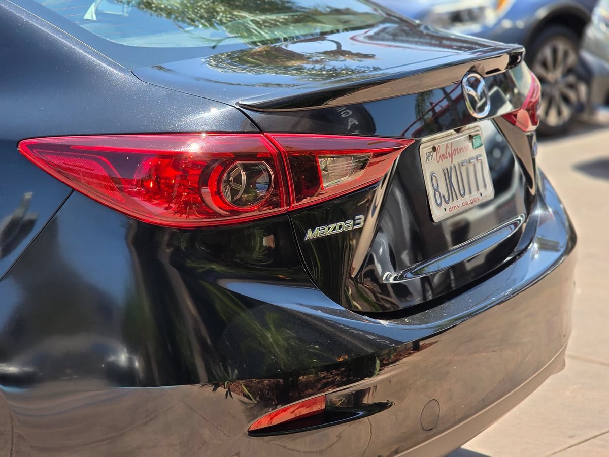 Used 2018 MAZDA MAZDA3 Touring FWD image 9
