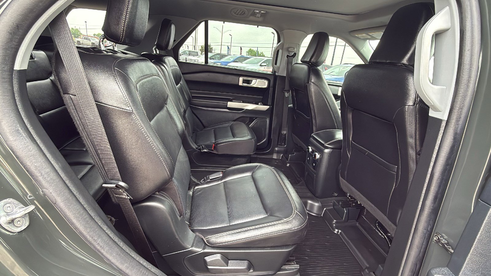 Used 2023 Ford Explorer Limited w/ Limited Technology Package RWD image 28