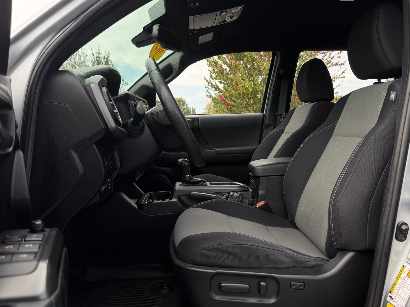 Used 2021 Toyota Tacoma TRD Sport AWD/4WD image 11