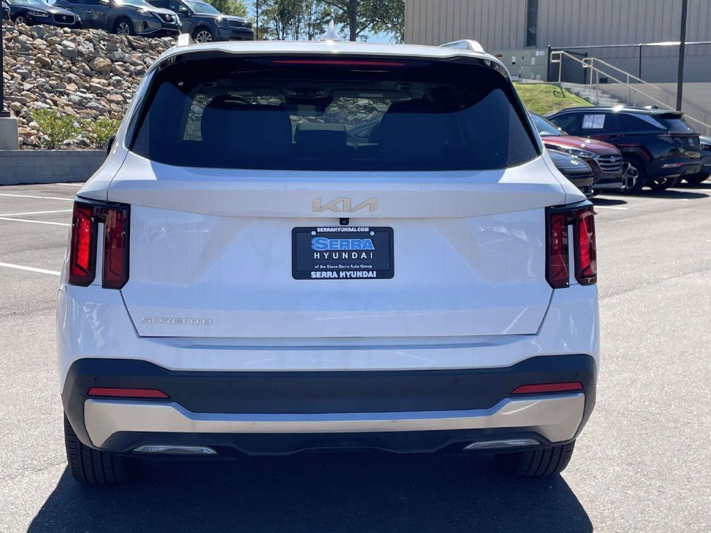 Used 2025 Kia Sorento S w/ Panoramic Sunroof Package FWD image 4