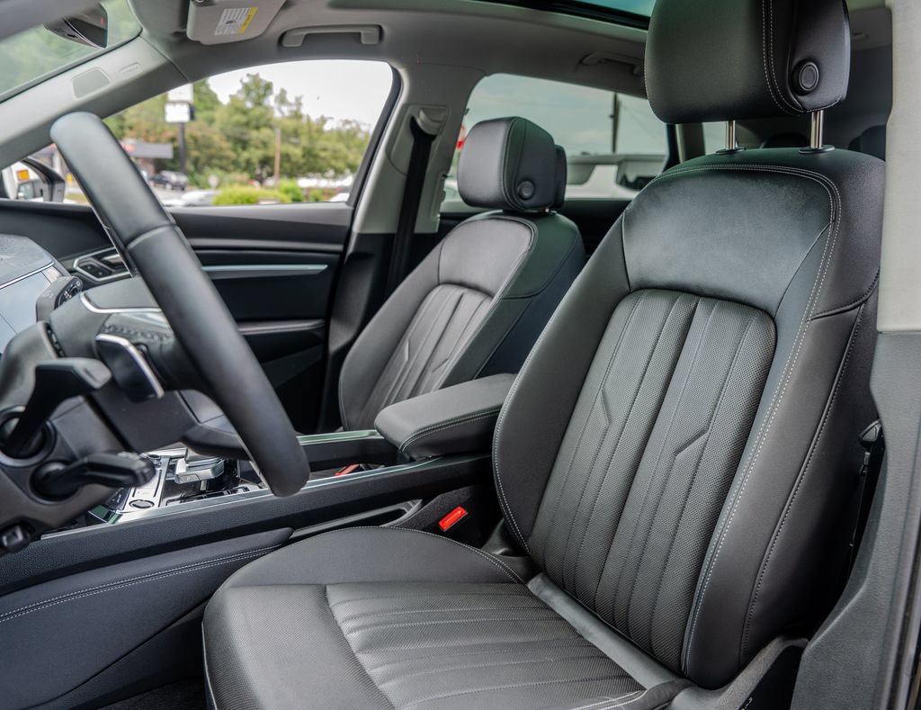 Used 2023 Audi e-tron Premium Plus AWD/4WD image 18