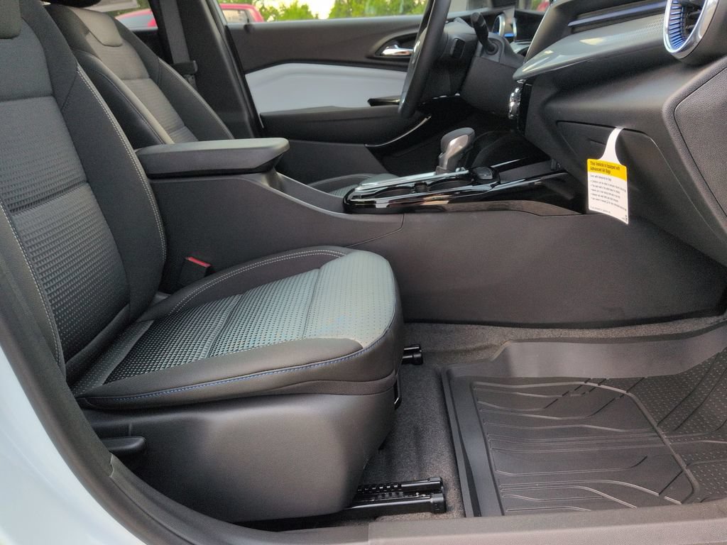 New 2026 Chevrolet Trax LT w/ Sunroof Package FWD image 25