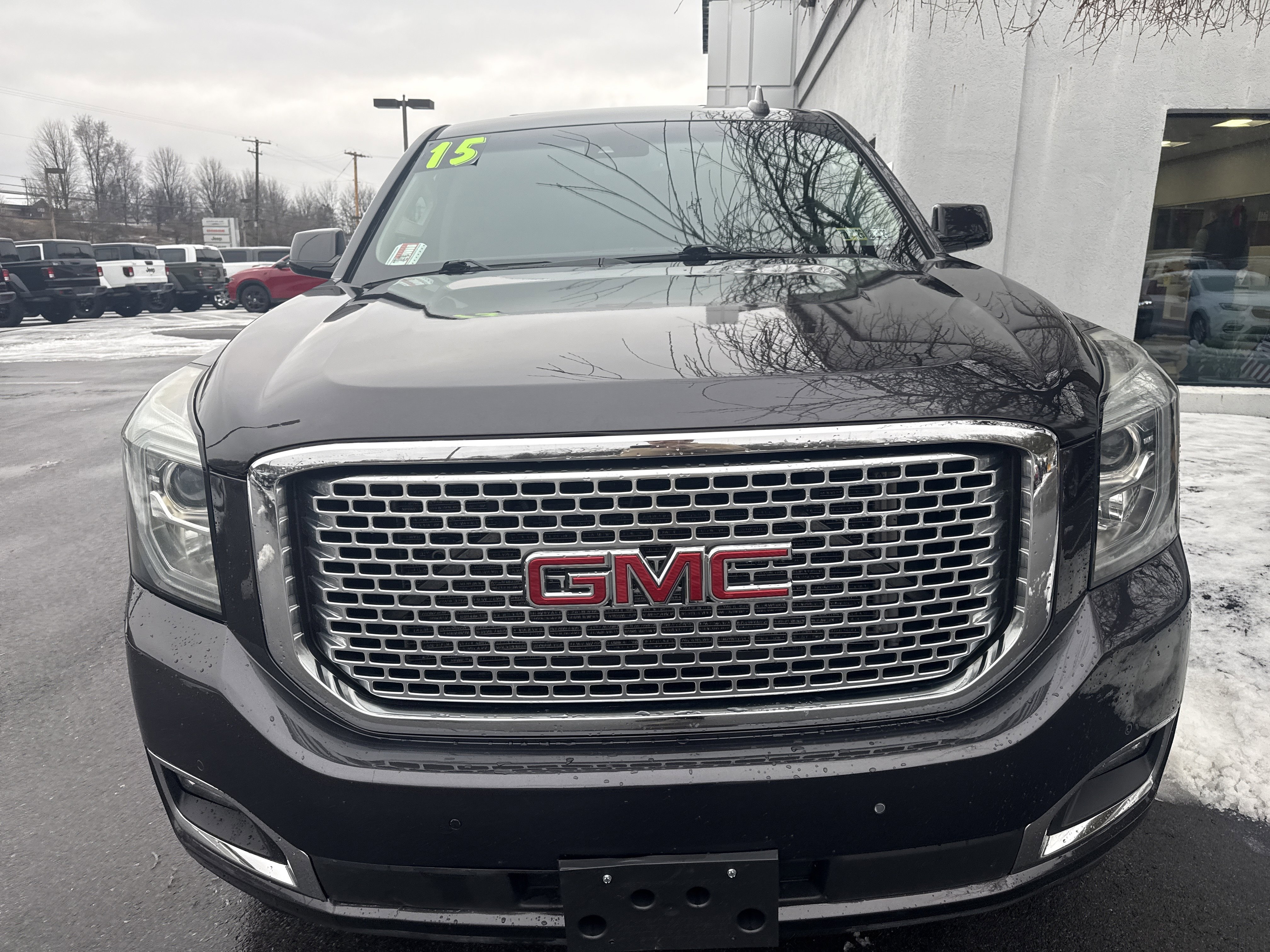 Used 2015 GMC Yukon Denali w/ Premium Package image 9