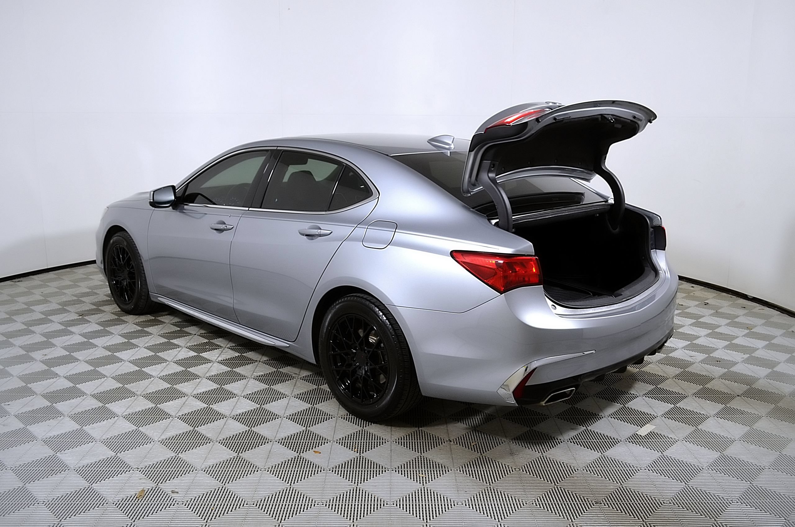 Used 2018 Acura TLX V6 w/ Technology Package FWD image 10