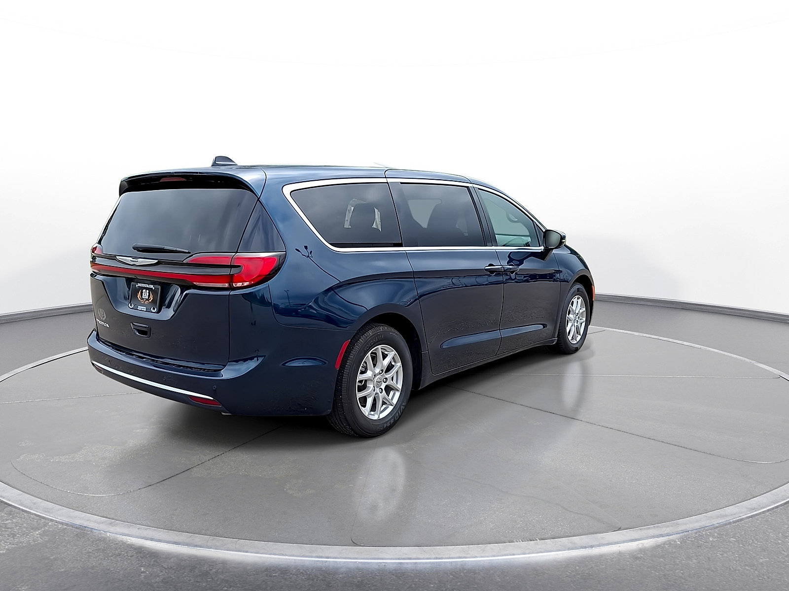 Used 2025 Chrysler Pacifica Select FWD image 8