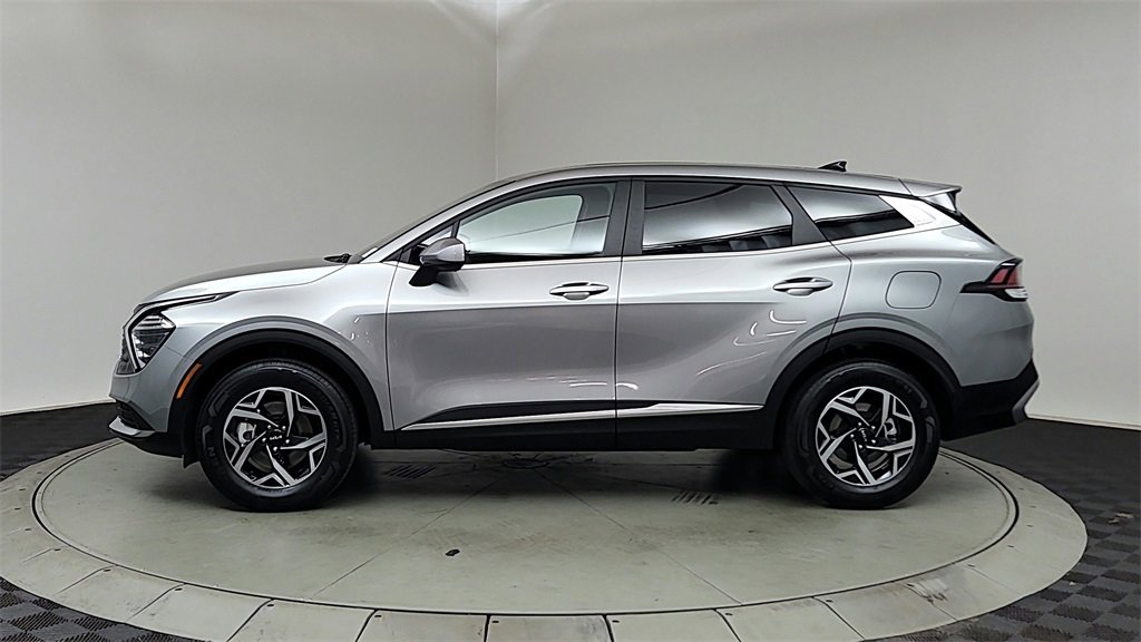 Used 2024 Kia Sportage LX image 4