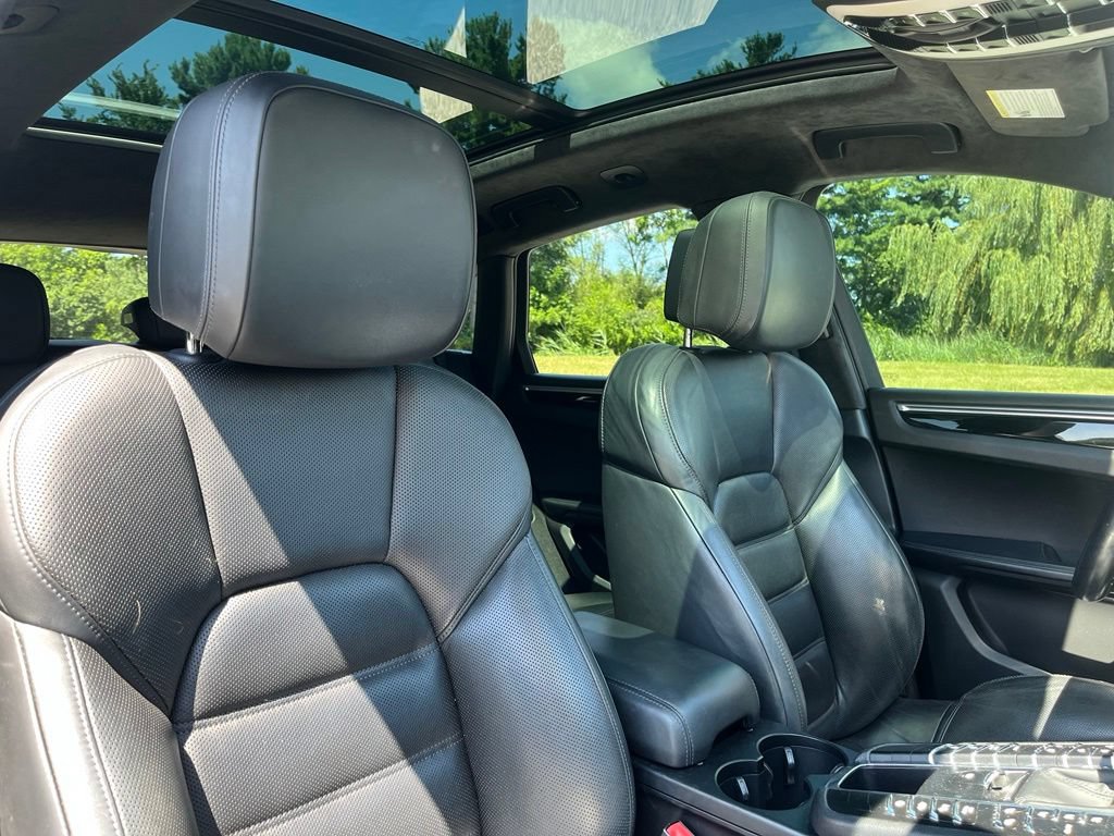 Used 2016 Porsche Macan Turbo AWD/4WD image 26