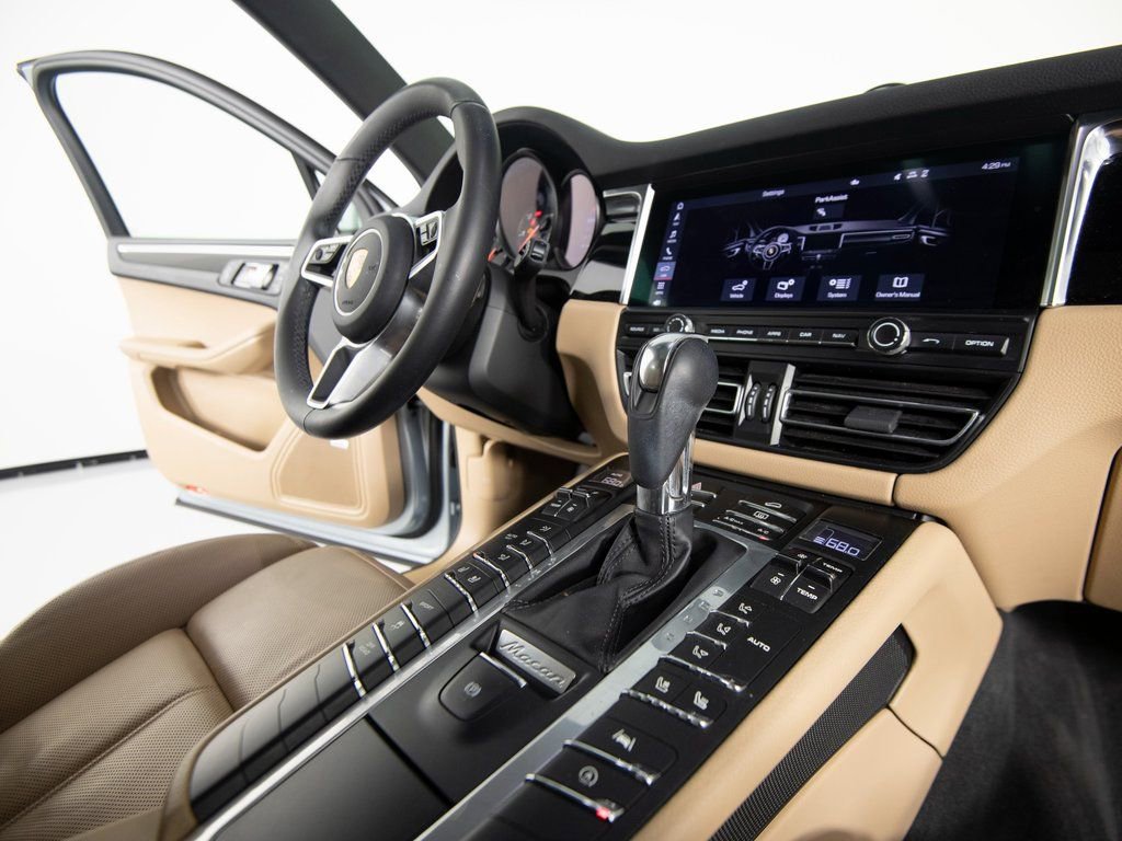 Certified 2021 Porsche Macan AWD/4WD image 31
