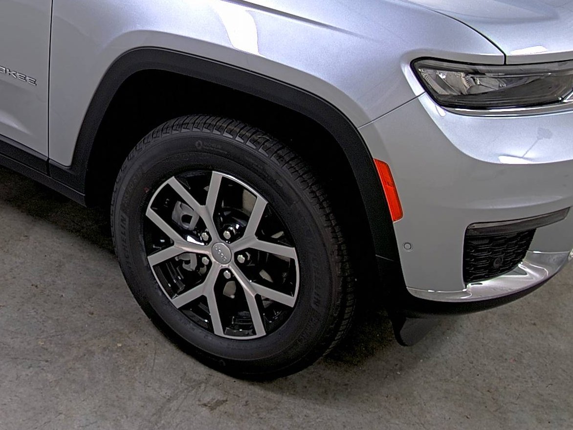 New 2025 Jeep Grand Cherokee L Limited w/ Luxury Tech Group II image 14
