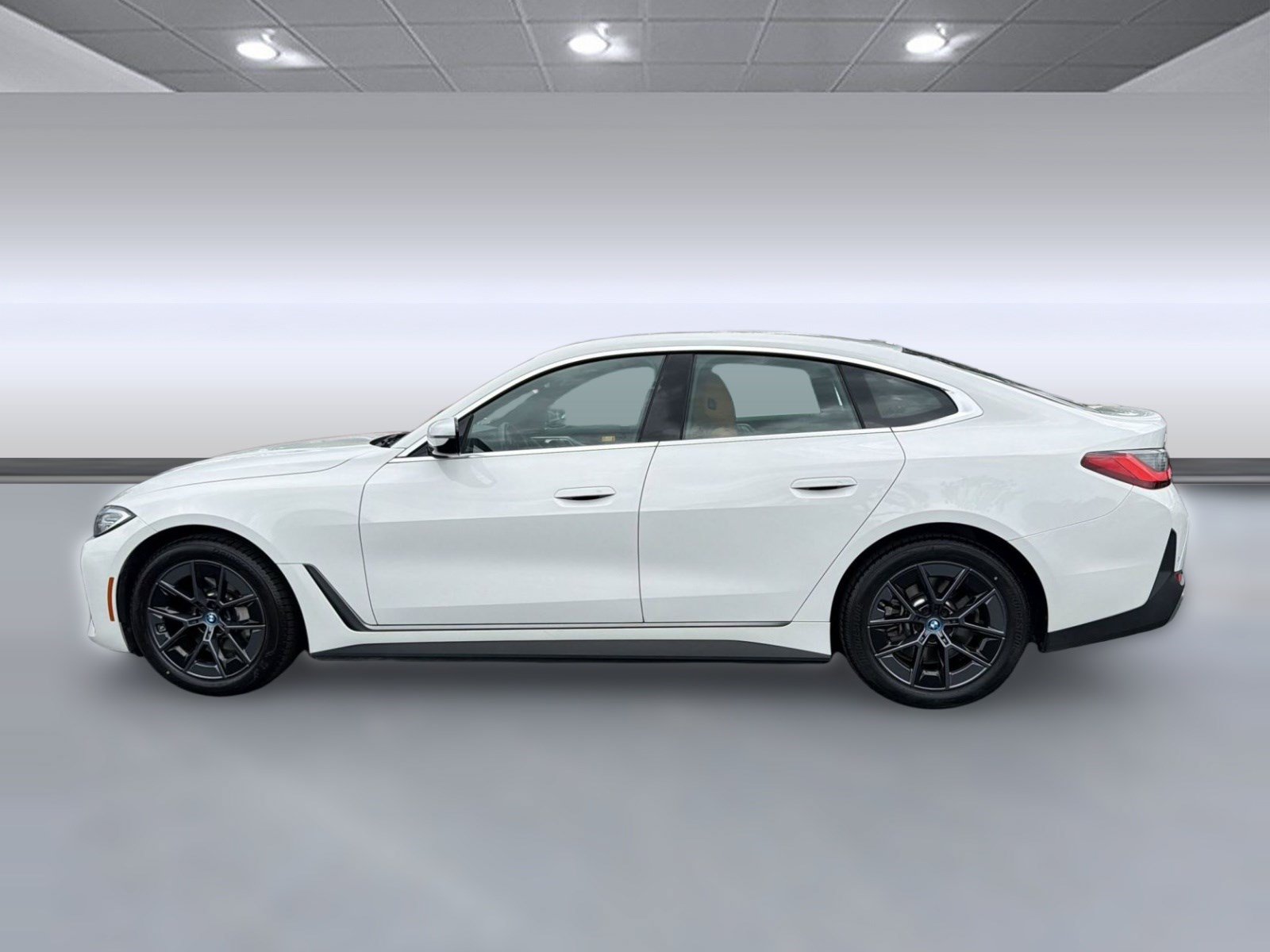 Certified 2023 BMW i4 eDrive35 RWD image 2