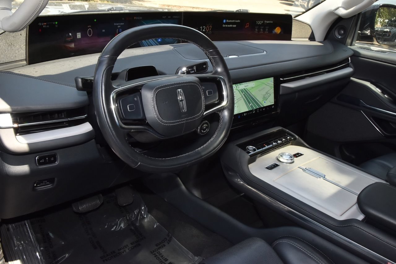Certified 2025 Lincoln Navigator Reserve AWD/4WD image 36