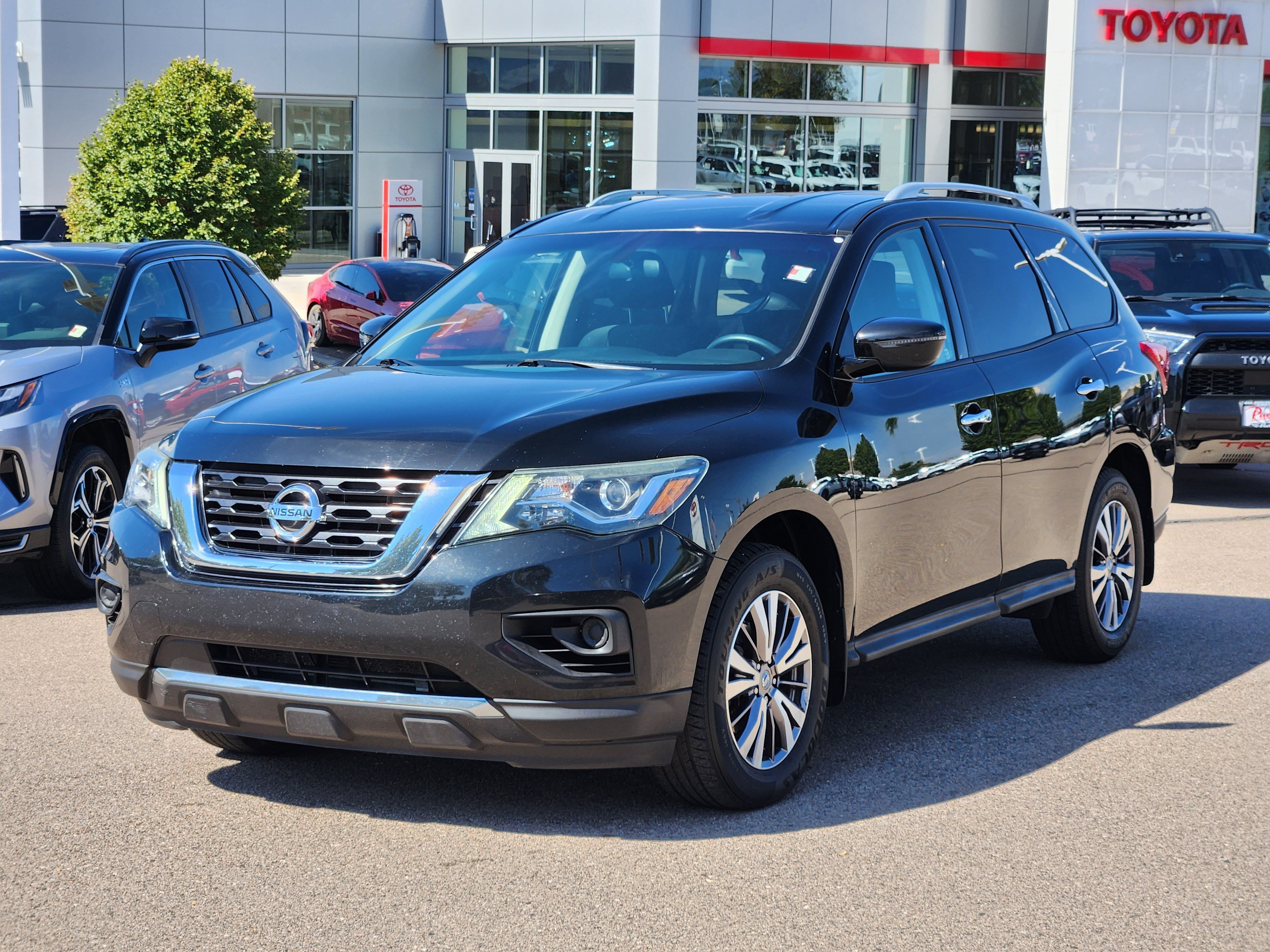 Used 2019 Nissan Pathfinder S AWD/4WD image 4