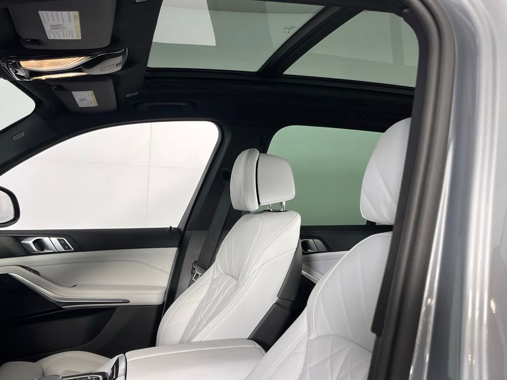 Used 2025 BMW X5 xDrive50e w/ M Sport Package image 23