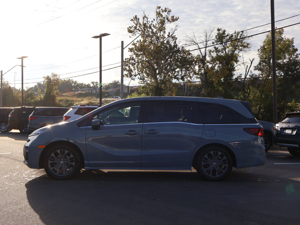 Certified 2025 Honda Odyssey Touring image 4
