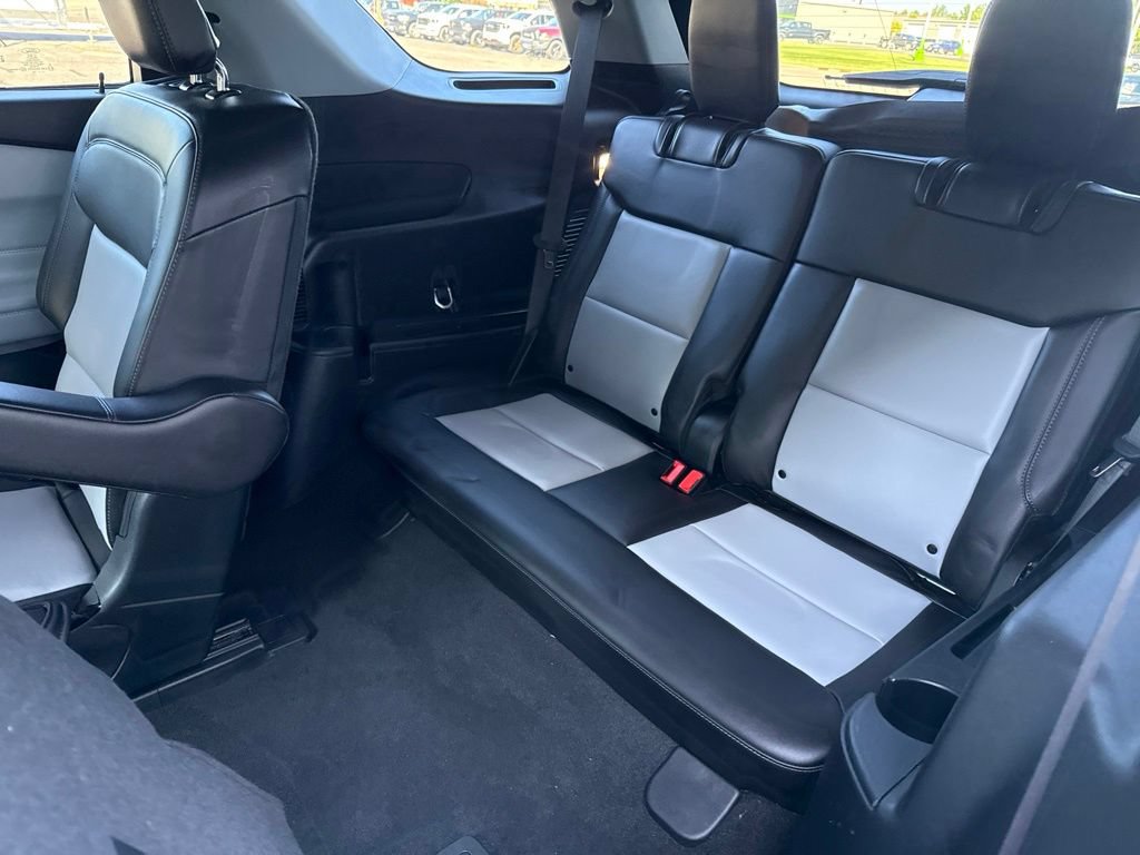 Used 2024 Ford Explorer XLT w/ Equipment Group 202A AWD/4WD image 36