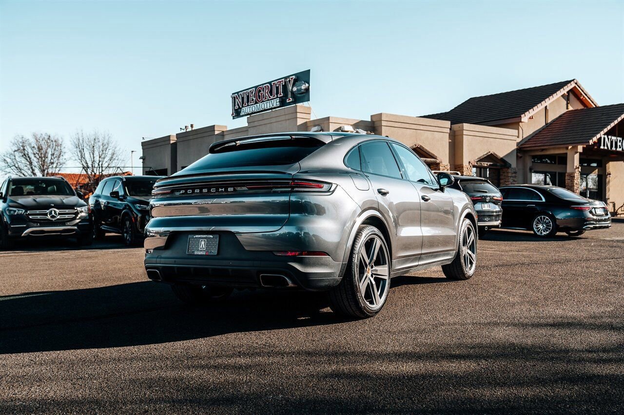 Used 2024 Porsche Cayenne Coupe image 7