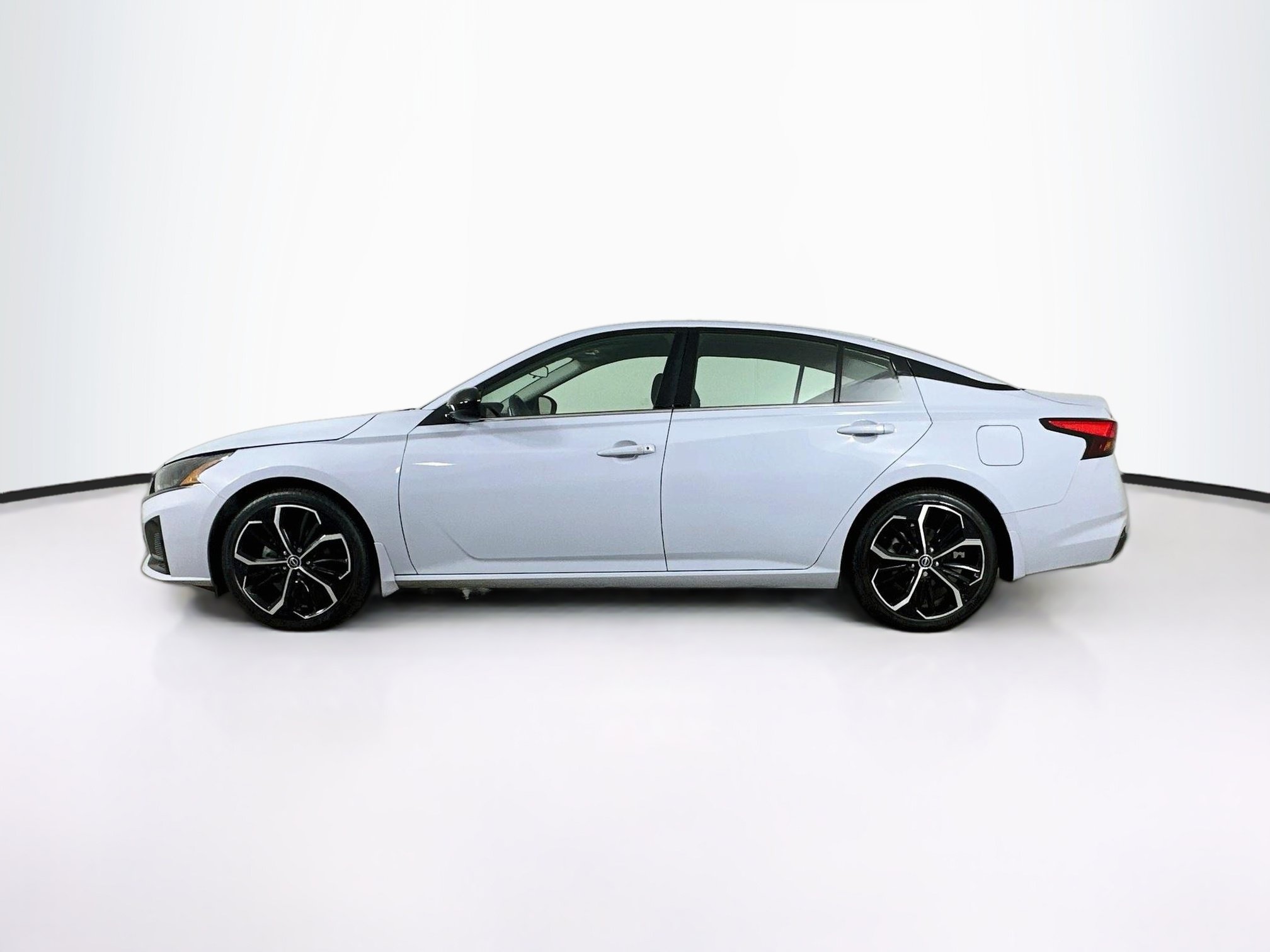 Used 2024 Nissan Altima 2.5 SR FWD image 4