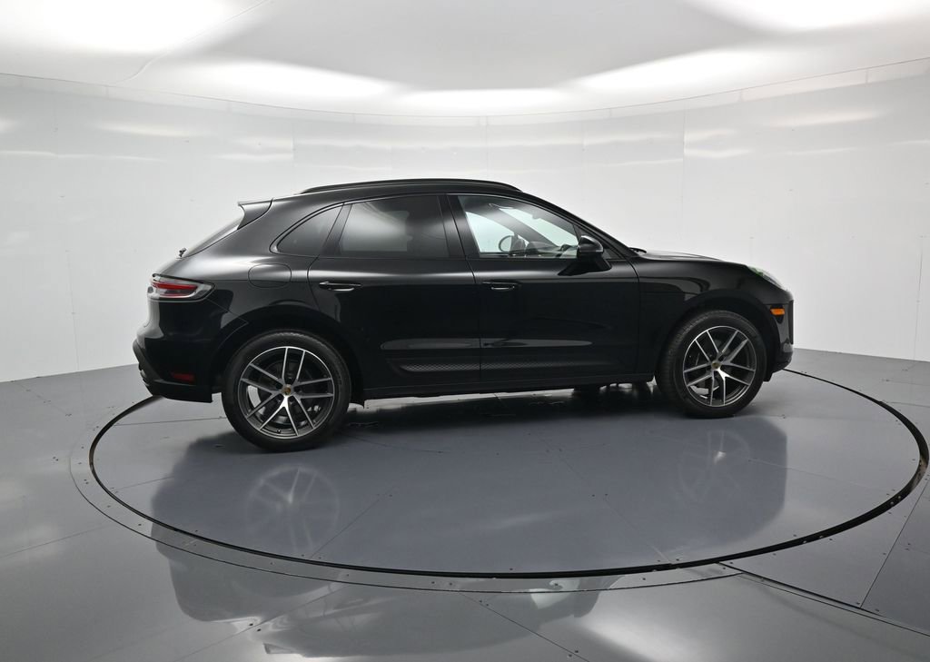 Certified 2026 Porsche Macan AWD/4WD image 31